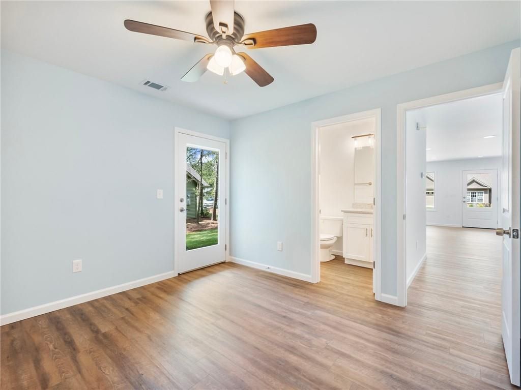 Building Photo - 8083 Beachwood Dr