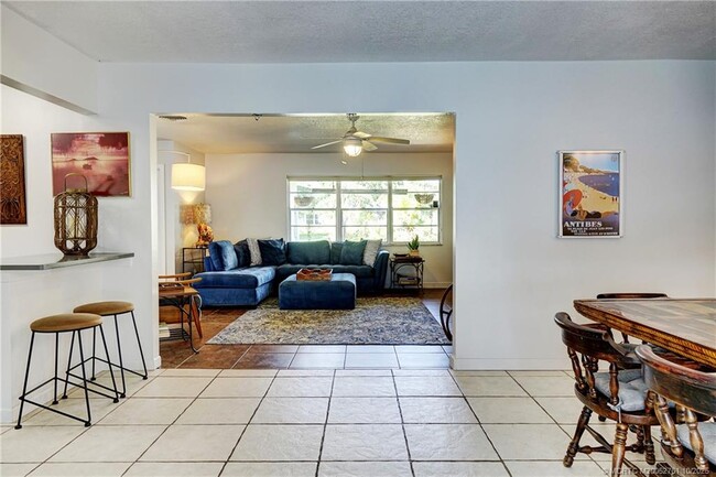 Building Photo - 905 SE Flamingo Ave