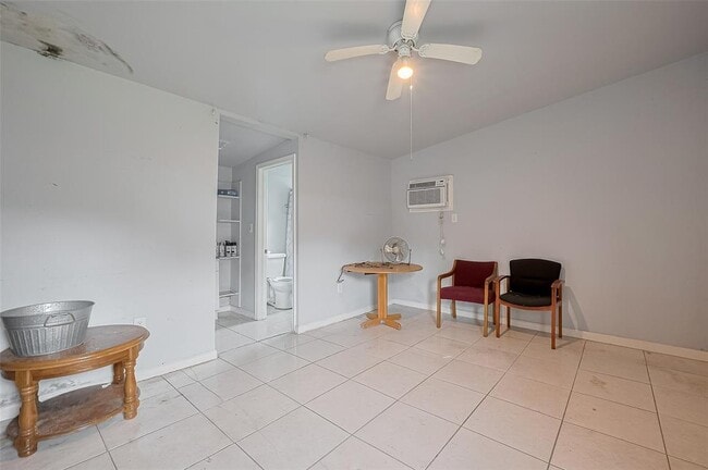 Building Photo - 12111 Pompano Ln