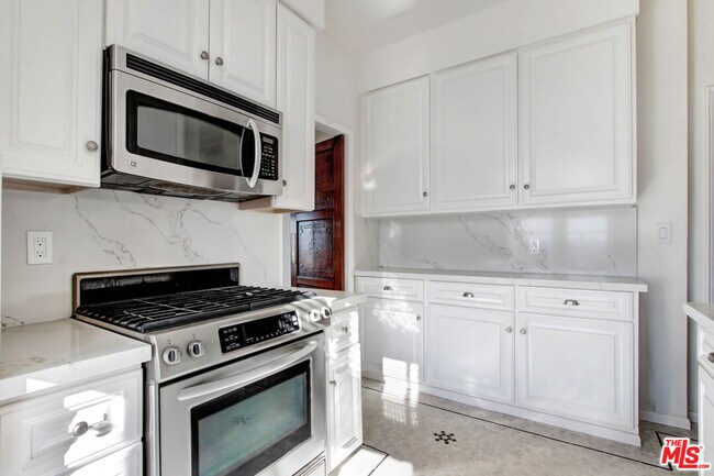 Building Photo - 1360 N Crescent Heights Blvd