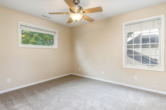 Building Photo - 2620 Camden Dr