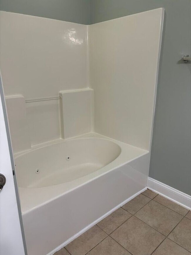 Building Photo - 89 Gallery Dr