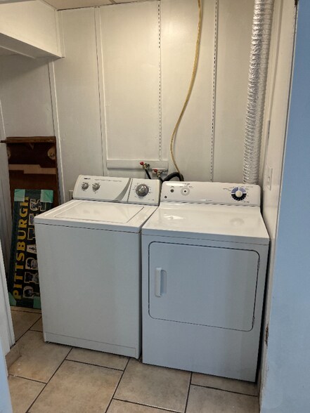 Building Photo - 13 Telescope St