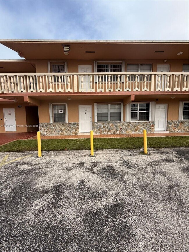 Building Photo - 1154 W 35th St