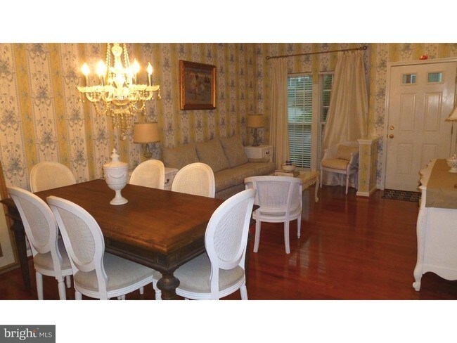 Building Photo - 209 Creekside Dr