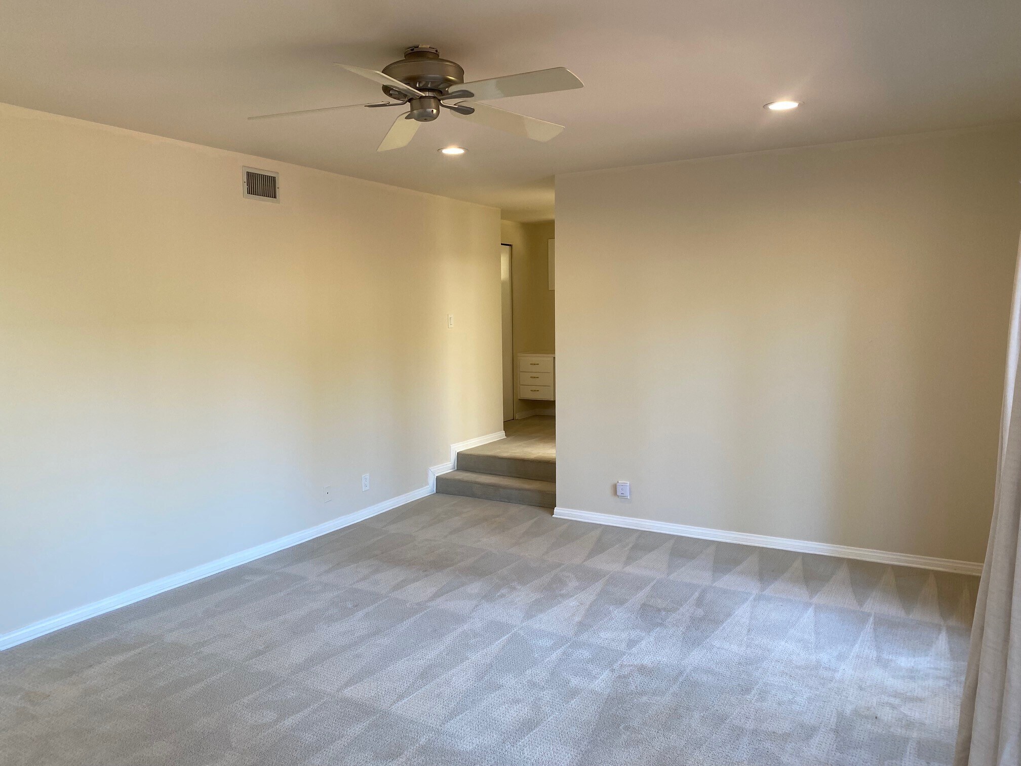 oversized primary - 4421 Grimes Pl