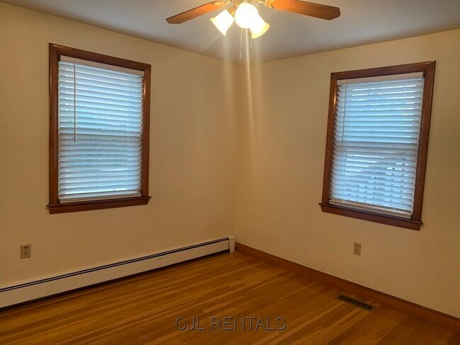 Building Photo - 48-58 Edge Hill Rd