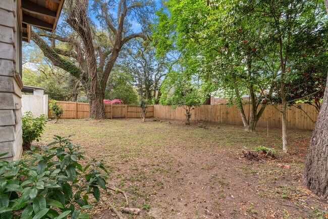 Building Photo - 2/2 with carport - fenced backyard