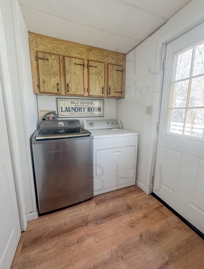 Building Photo - 4 BEDROOM / 2 BATH HOME IN SCSD1!