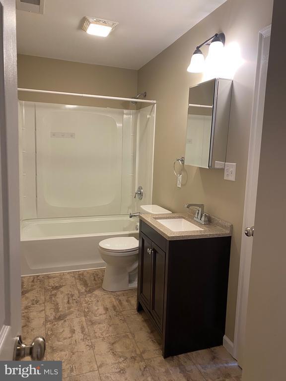 Building Photo - 208 Hackberry Dr