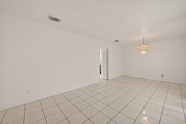 Building Photo - 9422 Kristin Dr