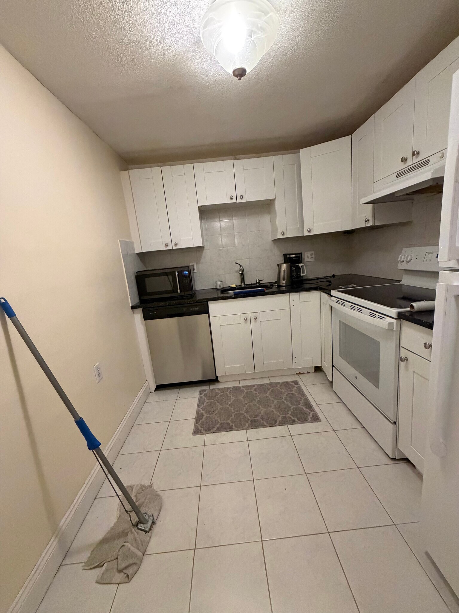 Building Photo - 215 Winter St