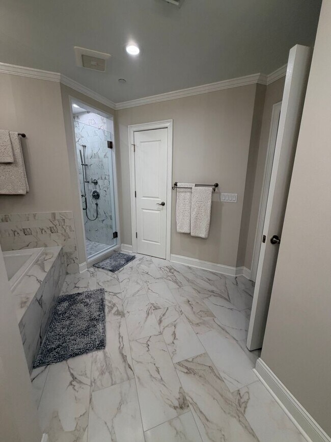 Building Photo - Stunning Luxury, Two Bedroom Creek Front Condo in Hilton Head Plantation