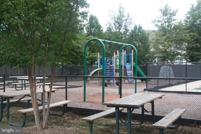 Building Photo - 46728 Hollow Mountain Pl