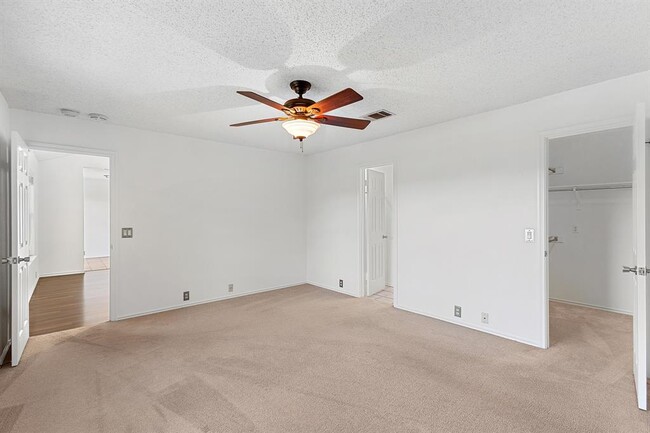 Building Photo - 2204 Coats Cir