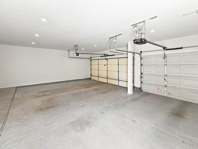 Building Photo - Spacious Chandler Home with RV Gate & 3-Car Garage!