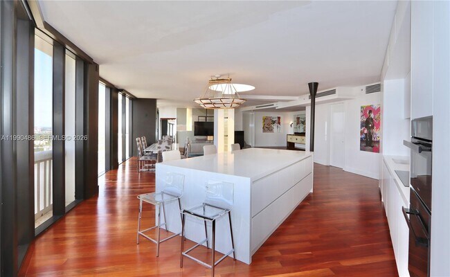 Building Photo - 1000 W Island Blvd