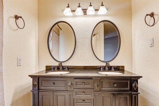 Building Photo - 7350 Kirby Dr