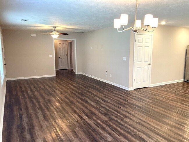 Building Photo - Charming 3 bed, 3 bath Home in Prime Augusta Location