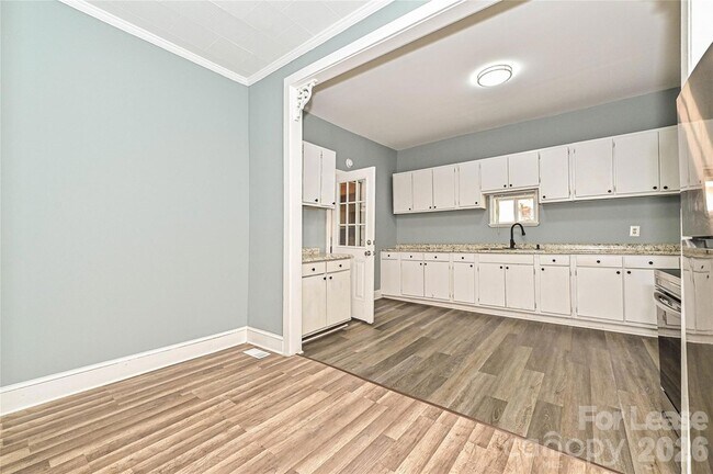 Building Photo - 408 S 12th St