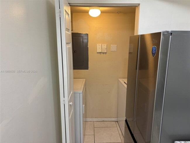 Building Photo - 655 SW 111th Way