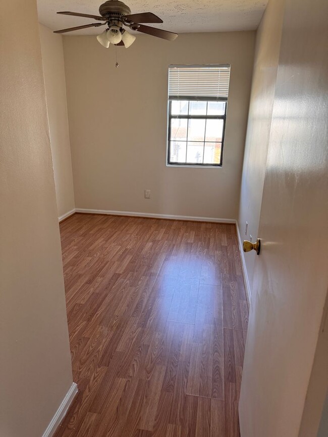 Building Photo - 3 Bedroom || 2.5 Bathroom Townhouse