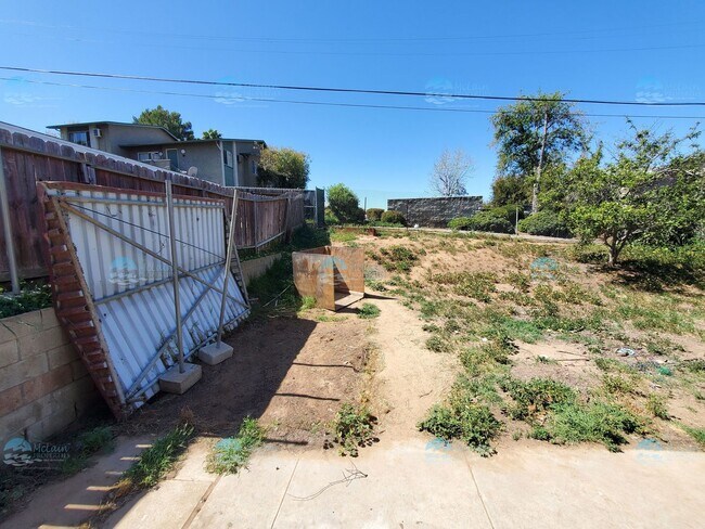 Building Photo - 2B/1B Home in Fallbrook!