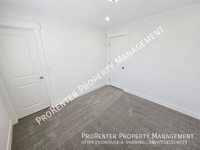 Building Photo - 3111 S Edgewater Cv