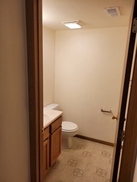 Building Photo - 25 Peartree Ln