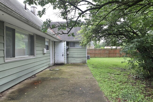 Building Photo - 2353 Hanna Dr