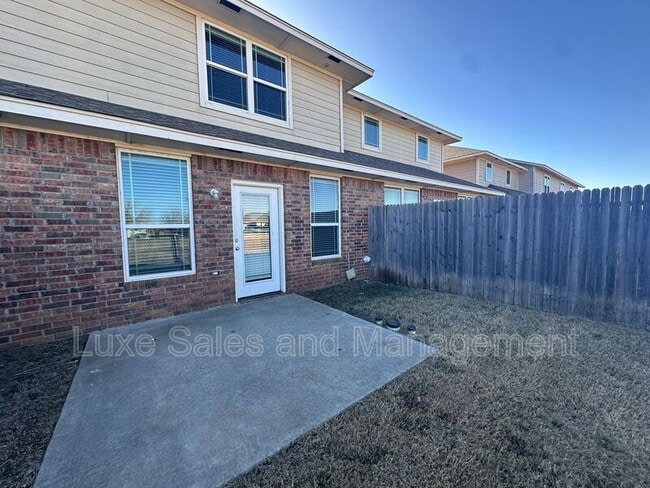 Building Photo - 757 SW 14th St