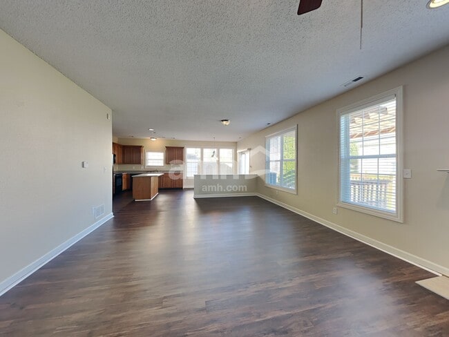 Building Photo - 9734 Lomax Dr