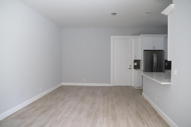 Building Photo - 806 NW 82nd Pl