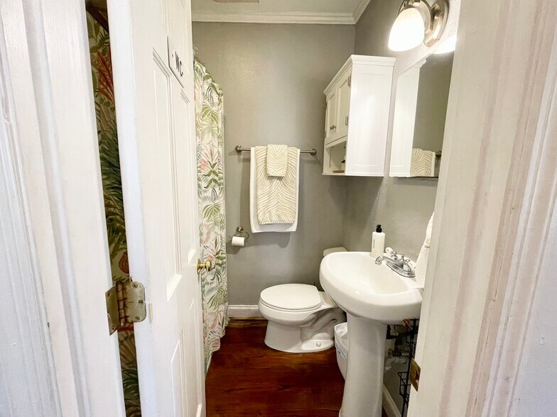215 - 215 W Taylor St