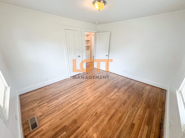 Building Photo - 110 Pleasant Ridge Ave