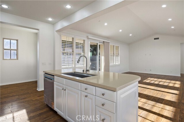 Building Photo - 60 Peony