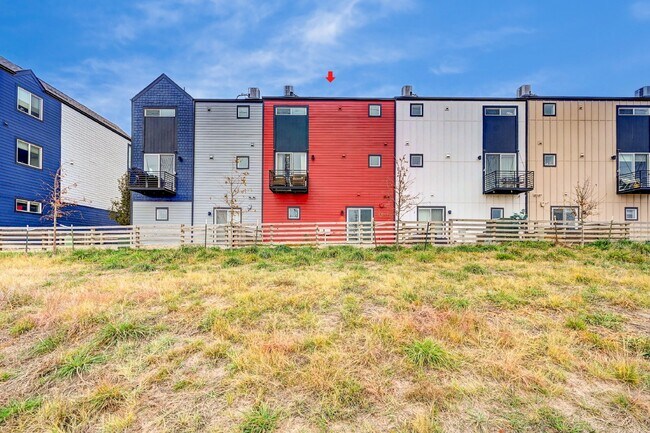 Building Photo - $2,795 - 3 bed, 3.5 bath located in Lakewood with AC, and In Unit Laundry!