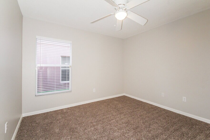 Building Photo - 11111 Newbridge Dr