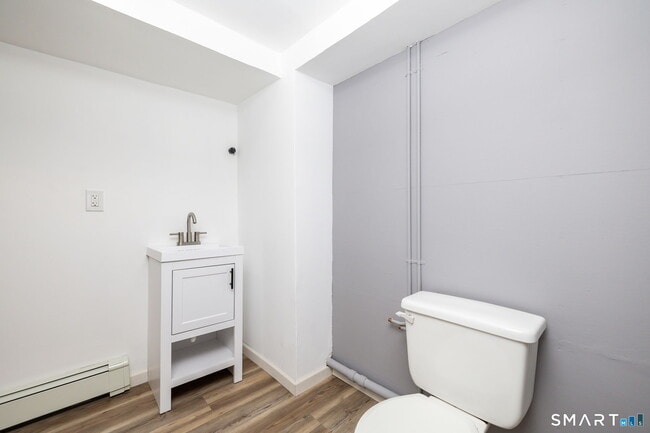 Building Photo - 555 Graham Rd