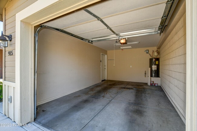 Building Photo - 915 Gail Gardner Way