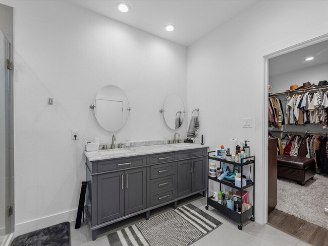 Building Photo - 2222 Wavell St