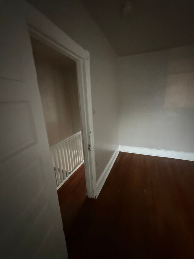 Building Photo - Port Richmond-traditional 3 bedroom home f...