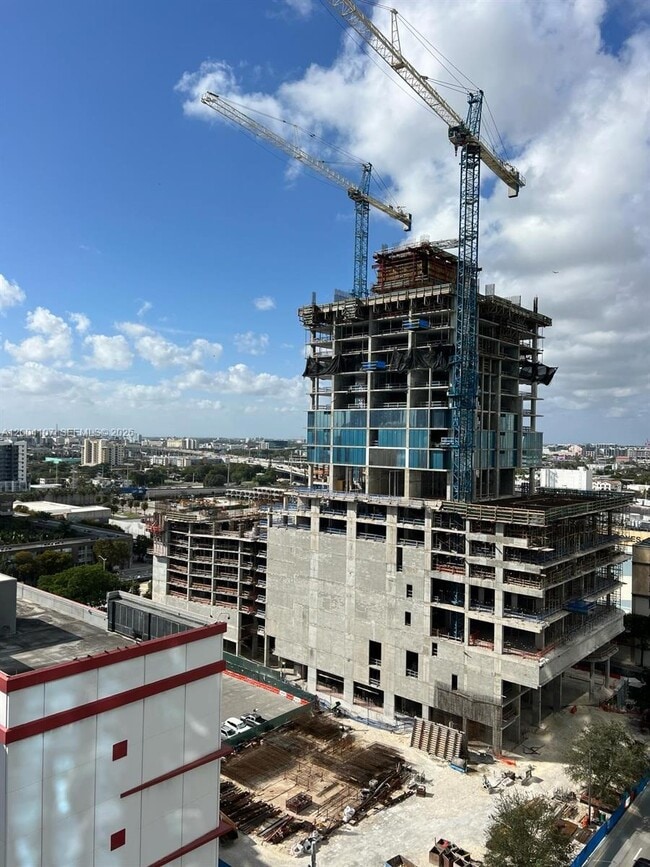 Building Photo - 851 NE 1st Ave