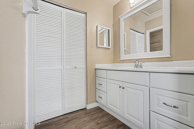 Building Photo - 1021 Abada Ct NE