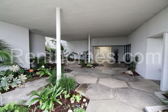 Building Photo - La Jolla, 5383 Chelsea St #104, Beautiful Ocean Views, Controlled Access Building and Parking!