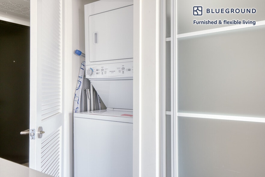 Building Photo - 1539 Purdue Ave