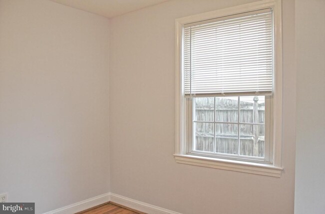 Building Photo - 1013 Crawford Dr