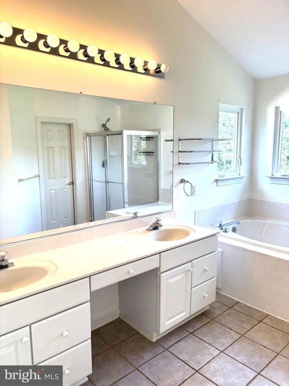 Building Photo - 11117 Innsbrook Way