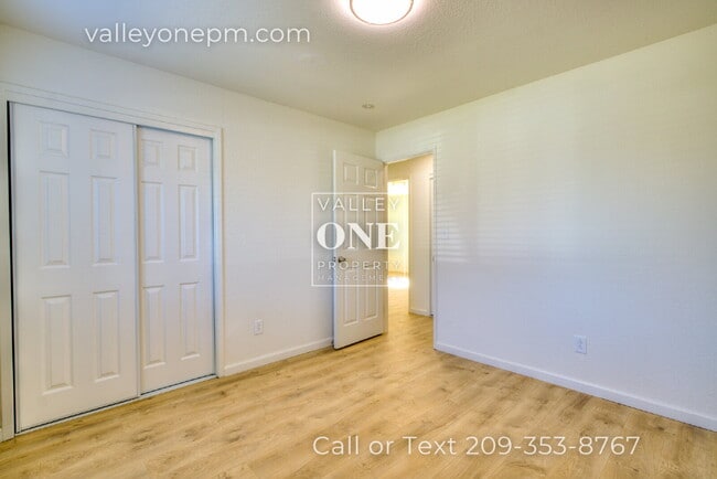 Building Photo - 1634 Arlington Ct