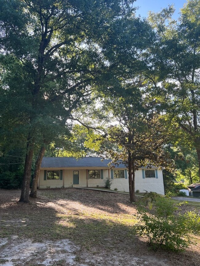 Building Photo - 185 Hickory Tree Ln